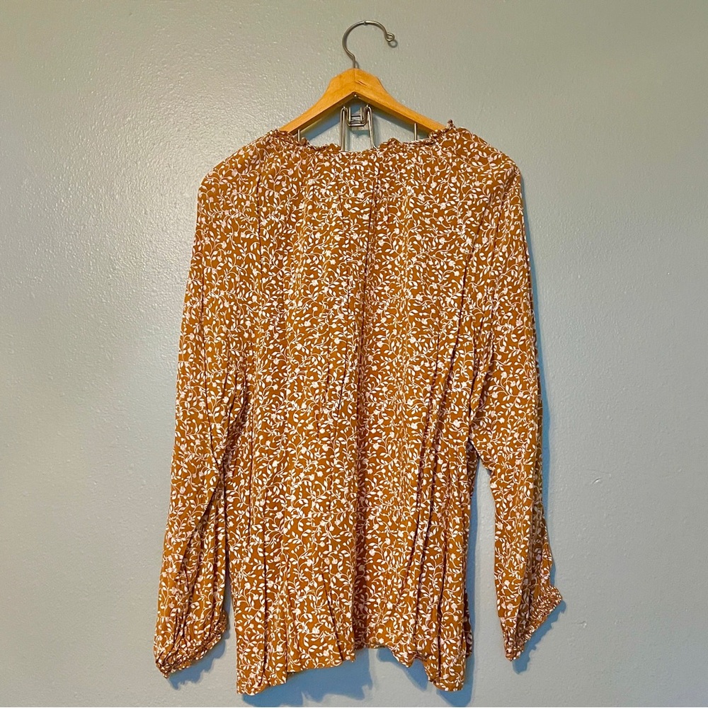 Floral Pattern Blouse - Picture 2 of 5